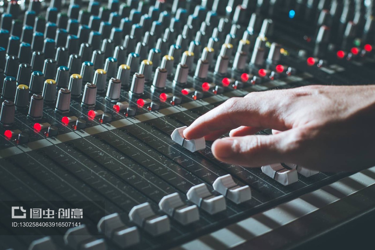 錄音室調(diào)音臺(tái):專業(yè)音樂制作
