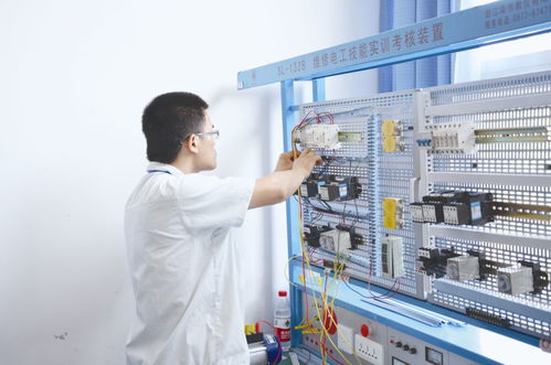 毫米間的舞者 致奮戰(zhàn)在工廠生產(chǎn)車間的產(chǎn)業(yè)工人